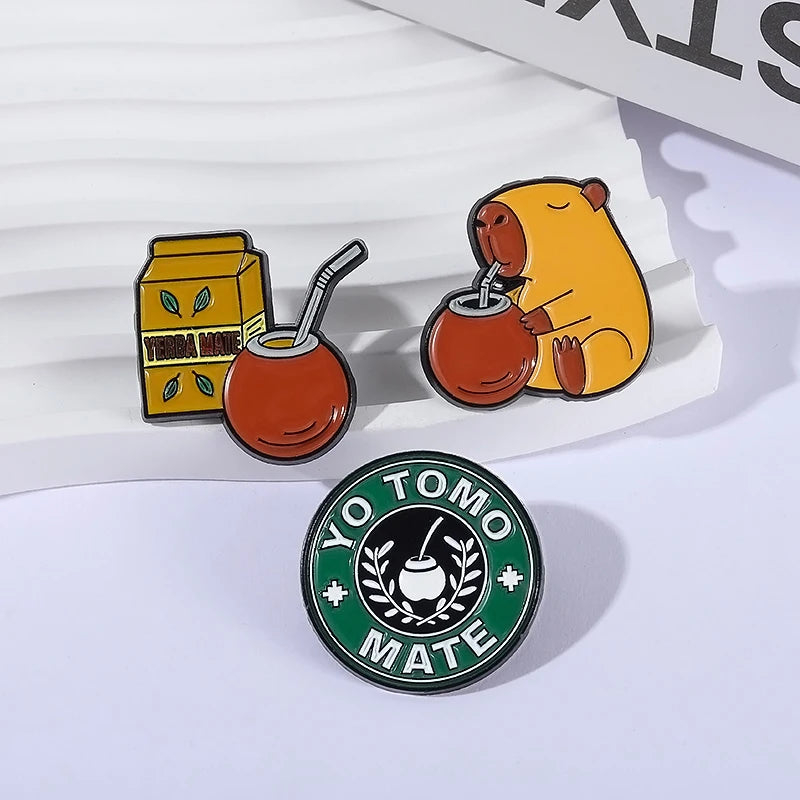Pin Esmalte Capibara Tomando Mate | Broche "Yo Tomo Mate" – 3 Diseños